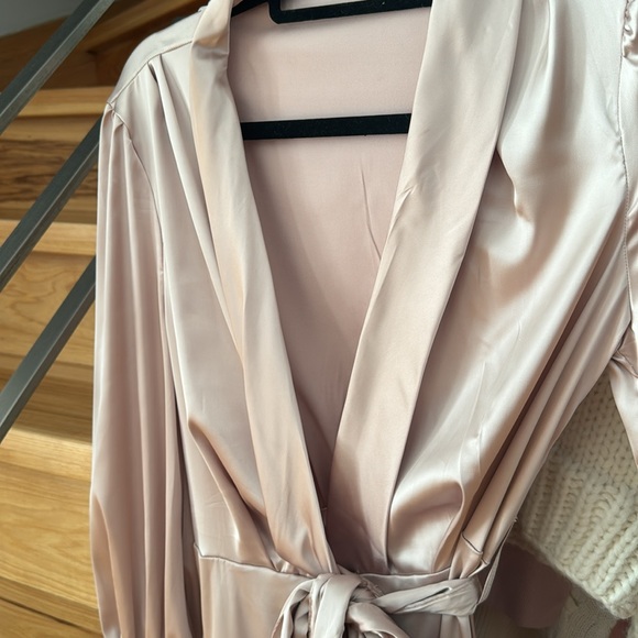 Nude satin mini dress xs/s - Picture 3 of 5